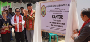 Bupati Barito Timur Resmikan Kantor Calon Resort GKE Tamiang Layang Timur