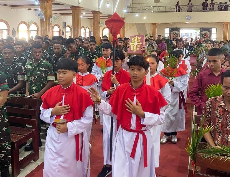Umat Katolik Tamiang Layang Rayakan Minggu Palma Dengan Meriah