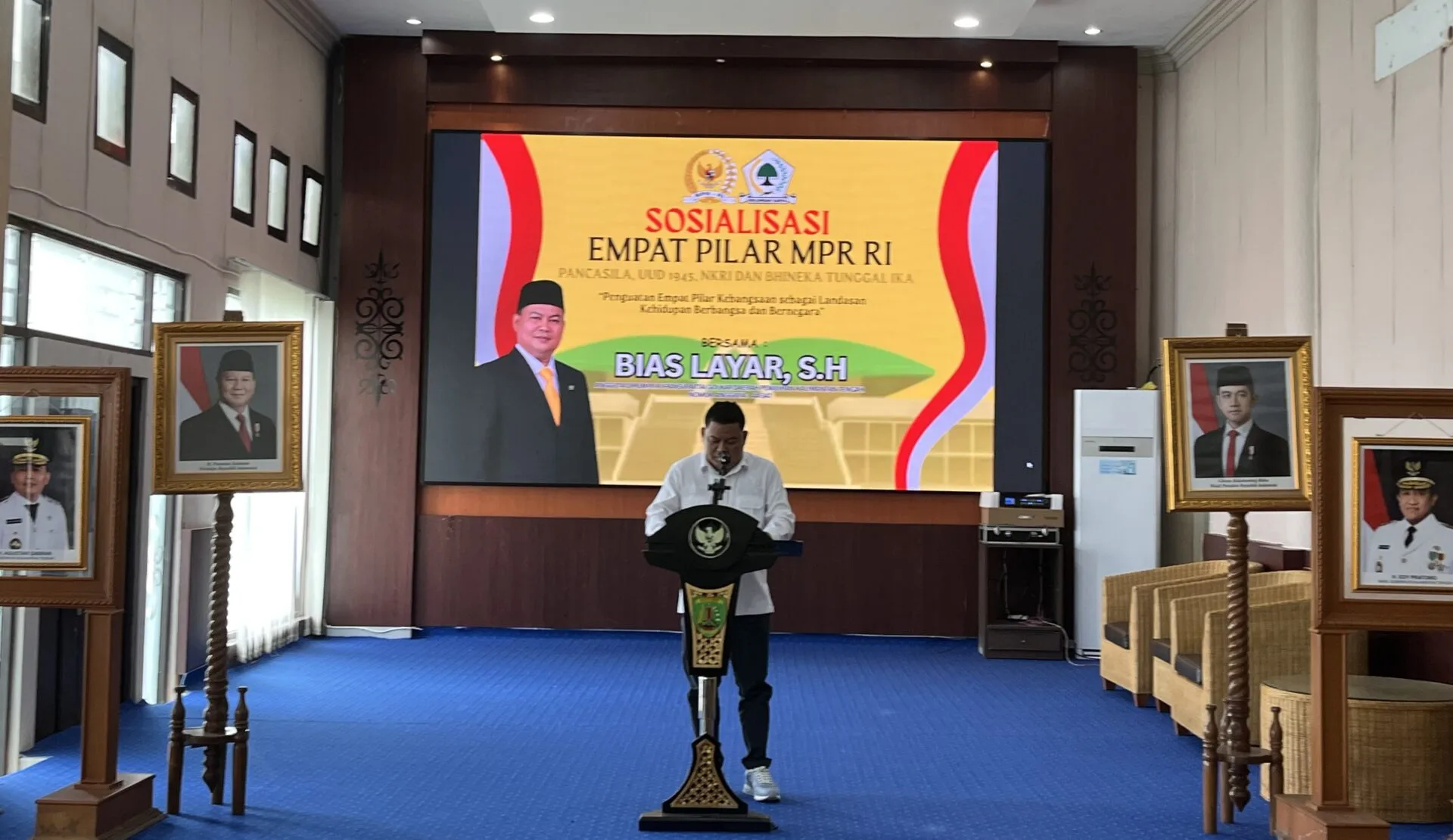 Warga Antusias Sambut Kedatangan Bias Layar Anggota DPR – MPR RI Dapil Kalteng Di Barito Timur