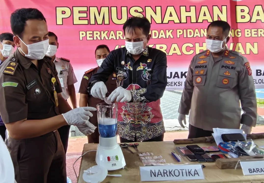 Pastikan  24 Perkara Telah Inkracht, Kejari Bartim Musnahkan 90 Barang Bukti