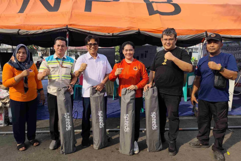 Dukung Penanganan Karhutla Barito Timur, Adaro Serahkan Velbed untuk Perkuat Operasi Lapangan