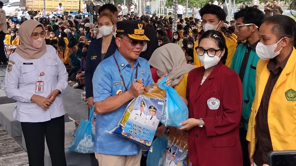 Gubarnur Agustiar Sabran Salurkan Bantuan Bagi 3.500 Mahasiswa