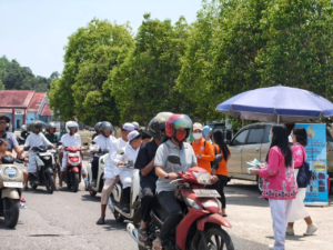 Lindungi Warga dari Bahaya Kabut Asap, Para Bidan Barito Timur Bagikan Masker dan Vitamin
