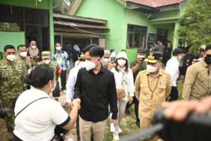 Wapres Gibran Tinjau Karhutla di Kalteng