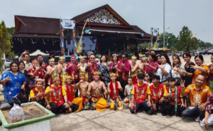 Tarian Wadian Dadas dan Bawo Pukau Penonton Puncak 100 Tahun Misi MSF di Kalimantan dan Indonesia