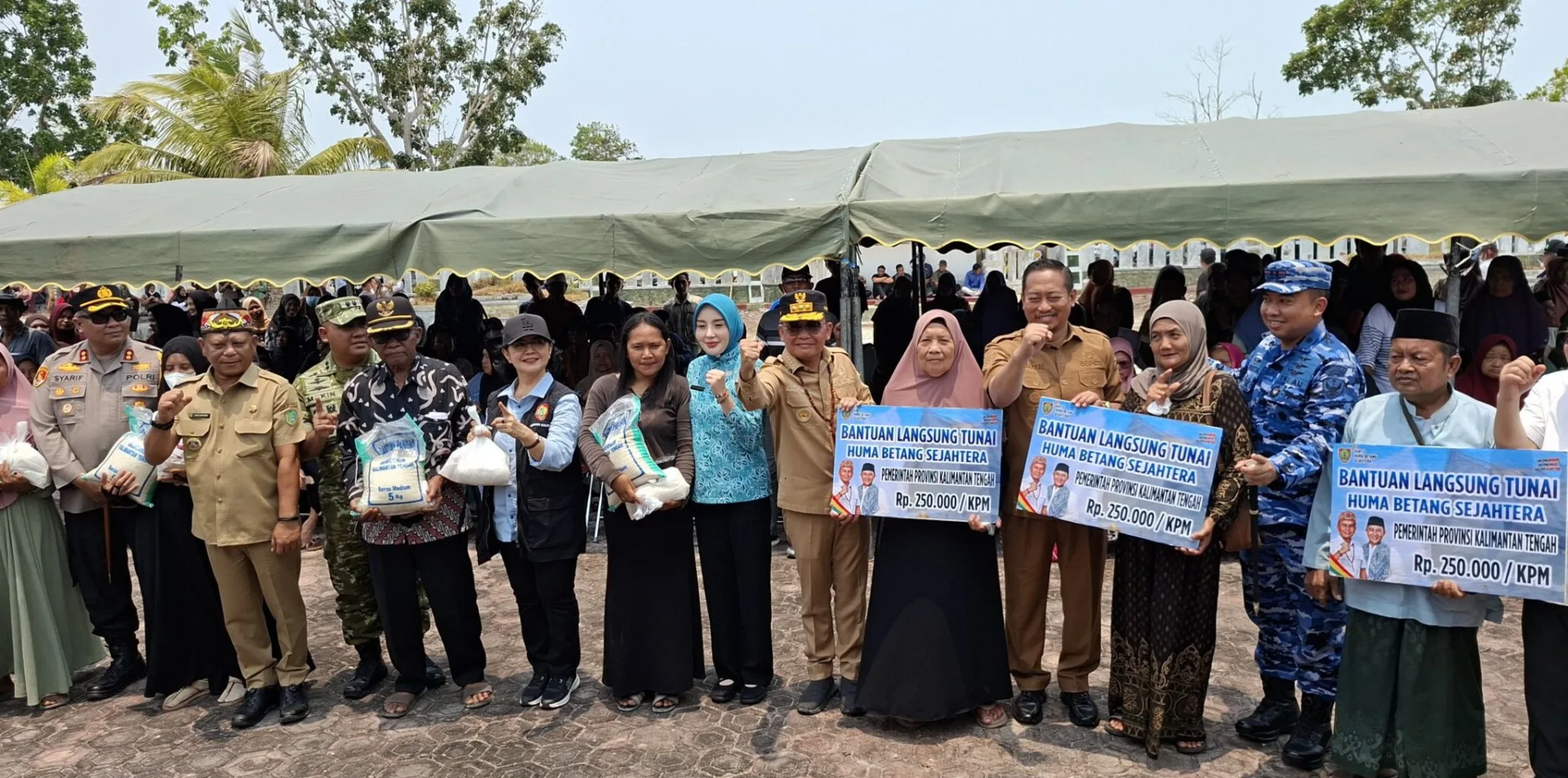 Gubernur Kalteng Salurkan ribuan Paket Kemanusiaan bagi Warga Terdampak Karhutla di Sukamara